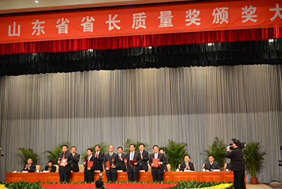 1月11日，山東省第三屆省長質(zhì)量獎(jiǎng)表彰大會(huì)在山東省政府禮堂召開。